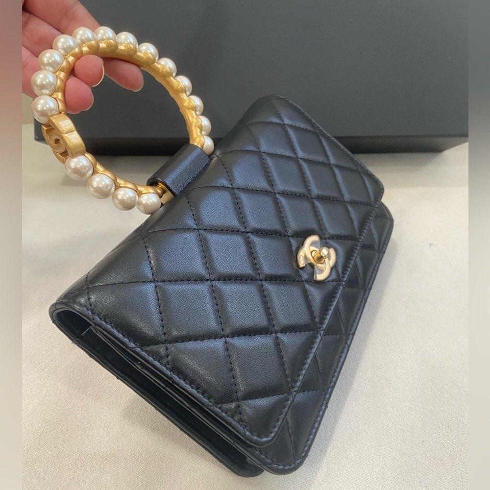 ❌❌SOLD❌❌NEW🔥🔥Chanel Quilted Lambskin Pearl Handle Crossbody Baby - Picture 12 of 14